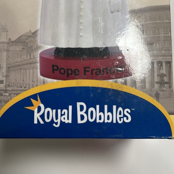 Royal Bobble Pope Francis - Picture 4 of 6